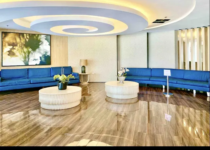 Near Moa Bay Airport Via Naiax Balcony-pool View Wifi Shell Residences Manila