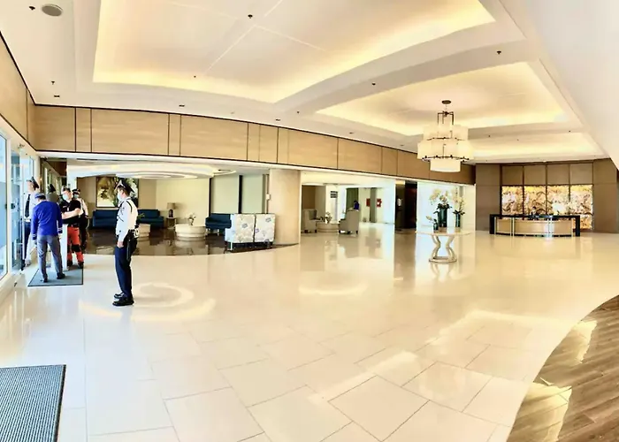 Apartment Near Moa Bay Airport Via Naiax Balcony-pool View Wifi Shell Residences *