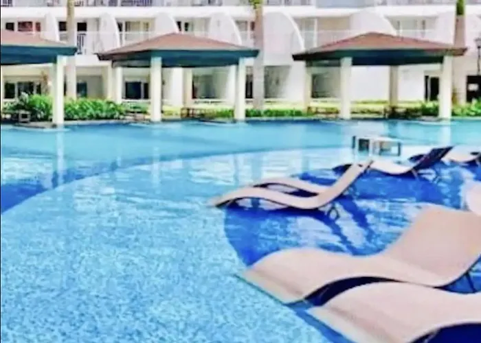 Near Moa Bay Airport Via Naiax Balcony-pool View Wifi Shell Residences Manila
